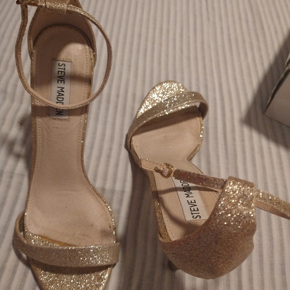 Steve Madden Gold glittery heels